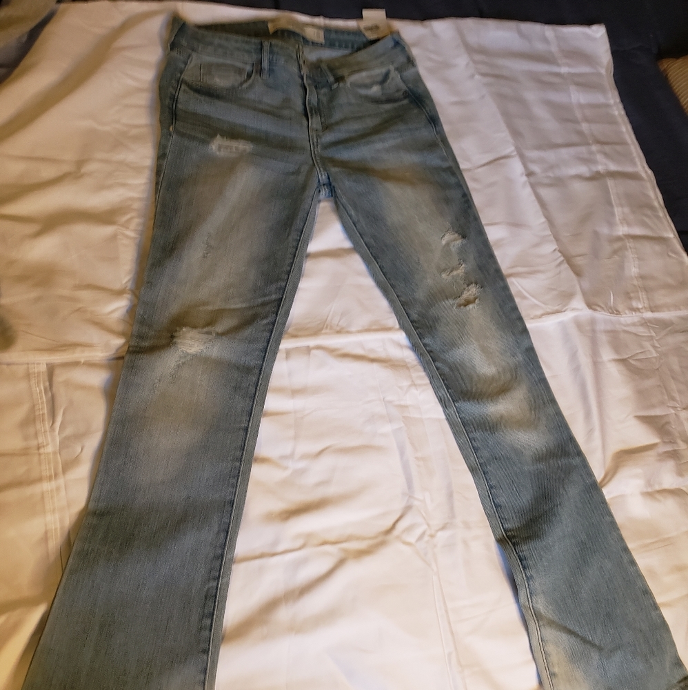 Abercrombie & Fitch distressed Jeans NWT  Women's Size 25x31